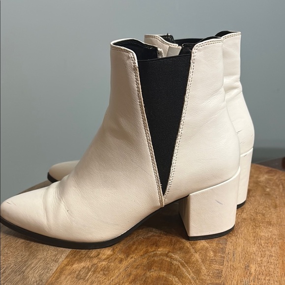 Madden Girl Wink Snip-Toe Sock Booties Faux Leather White Smooth Size 9m - Picture 5 of 7